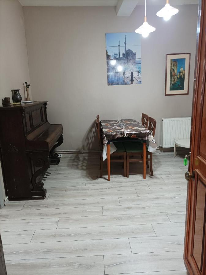 Retro & Wood Apartment Istanbul Luaran gambar